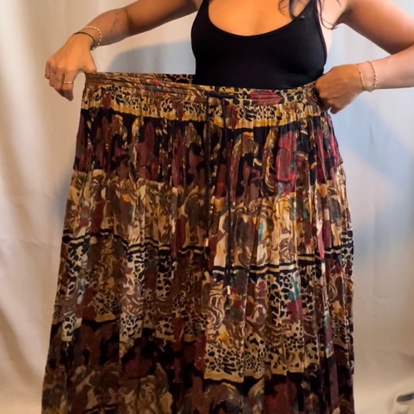 Vintage cotton maxi skirt in ethnic print with very wide drawstring waist tie - Picture 6 of 8